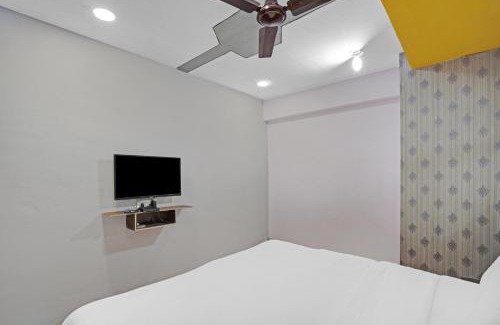 Surat Hotel | OYO Flagship Hotel Happy Inn