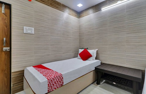 Rajahmundry Hotel | OYO Flagship Hotel Vallabha Residency