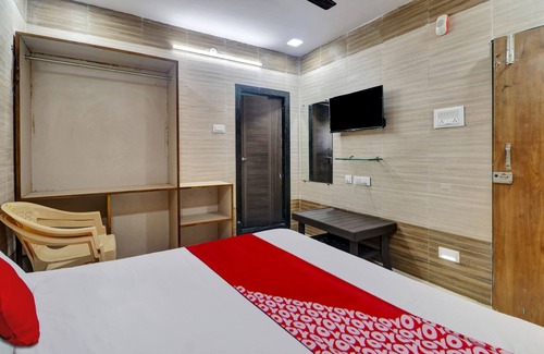 Rajahmundry Hotel | OYO Flagship Hotel Vallabha Residency