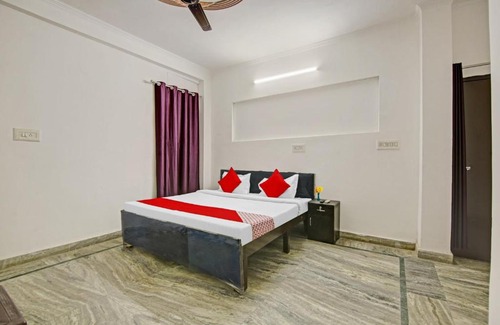 Delhi Hotel | OYO Flagship Mannat Residency Near Shiv Vihar Metro Station