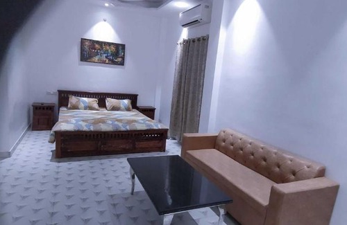 Patna Hotel | OYO Flagship Sheesh Mahal Banquet Hall