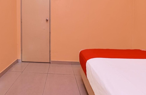 Kempas Hotel | OYO Home 90532 Casa Azlinda Muslim Homestay Ii