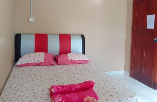 Ranau House | OYO Home 90588 Nadine Guesthouse