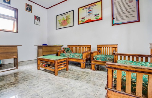 Banjarharjo Hotel | OYO Homes 91124 Desa Wisata Kaso Near Kantor Kepala Desa Kaso