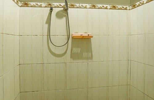 Tosari Hotel | OYO Homes 91132 Desa Wisata KalipucangNearGreen Zone Indonesia