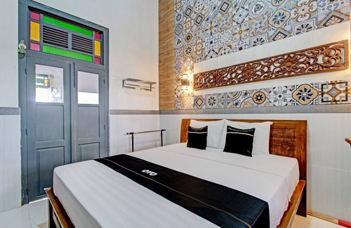 Surakarta Hotel | OYO Homes 93608 YY's House Syariah