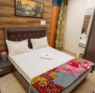 Indira Nagar Hotel | OYO Hotel Budget Inn Near Gomti Riverfront Park