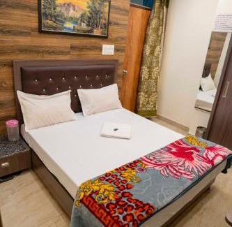 Indira Nagar Hotel | OYO Hotel Budget Inn Near Gomti Riverfront Park