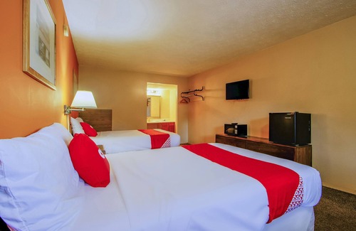 Chapmanville Hotel | OYO Hotel Chapmanville Inn, WV - Hwy 119