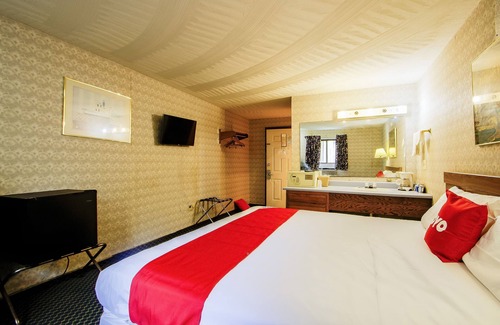 Chapmanville Hotel | OYO Hotel Chapmanville Inn, WV - Hwy 119