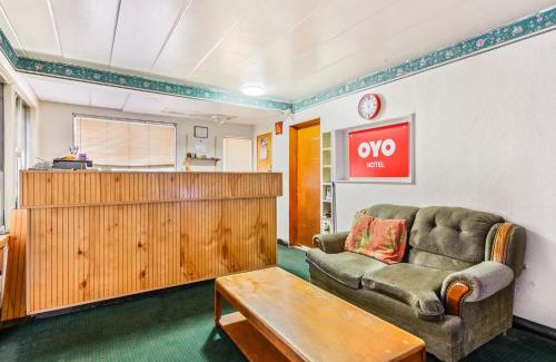 Peoria Hotel | OYO Hotel Downtown Peoria I-74