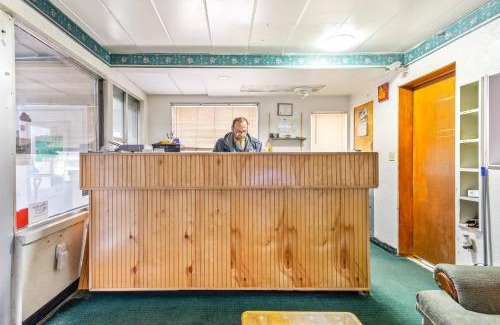 Peoria Hotel | OYO Hotel Downtown Peoria I-74
