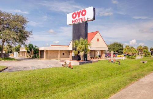 Haines City Hotel | OYO Hotel Dundee By Crystal Lake