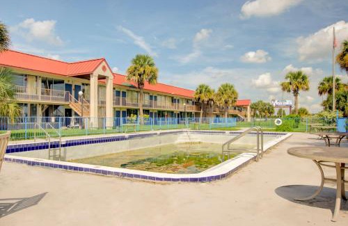 Haines City Hotel | OYO Hotel Dundee By Crystal Lake