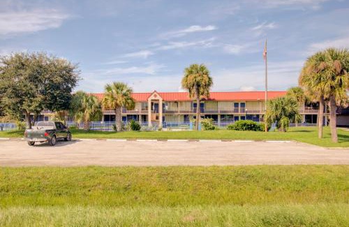 Haines City Hotel | OYO Hotel Dundee By Crystal Lake