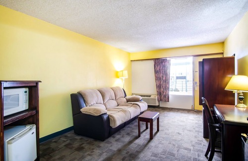 Hutchinson Hotel | OYO Hotel Hutchinson KS West 4th Ave