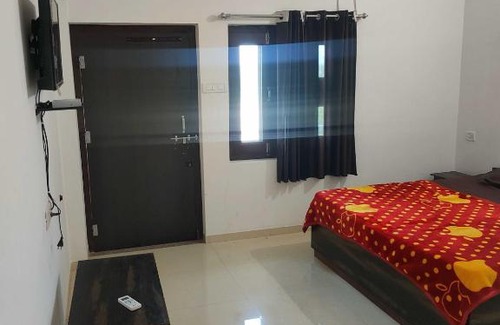 Lachhmangarh Hotel | OYO Hotel King's Residency