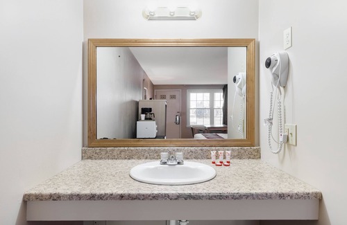 Seneca Falls Hotel | OYO Hotel Starlite Seneca Falls