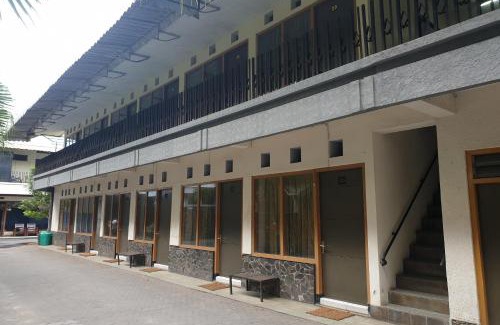 Probolinggo Hotel | OYO Life 2090 Ratna Backpacker Syariah