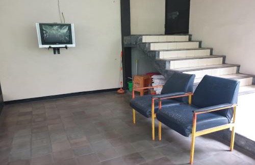 Probolinggo Hotel | OYO Life 2090 Ratna Backpacker Syariah