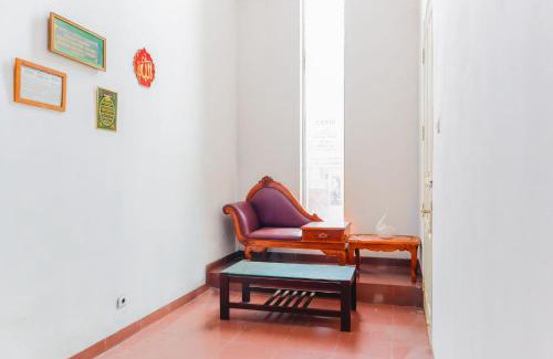 Jakarta Hotel | OYO Life 2590 Kost Assirot