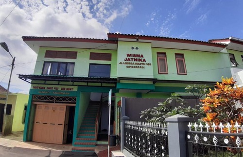 Kuningan Hotel | OYO Life 2884 Wisma Jatnika Syariah