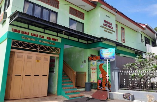 Kuningan Hotel | OYO Life 2884 Wisma Jatnika Syariah