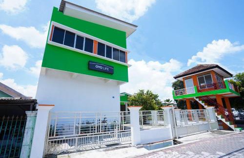 Surabaya Hotel | OYO Life 3078 Kost Putri Made