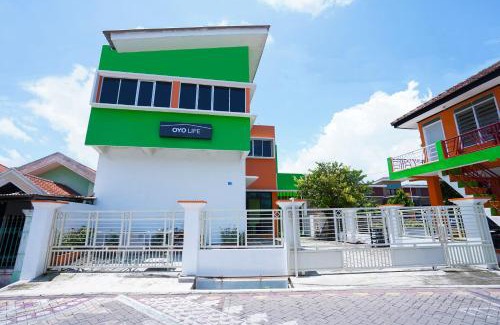 Surabaya Hotel | OYO Life 3078 Kost Putri Made