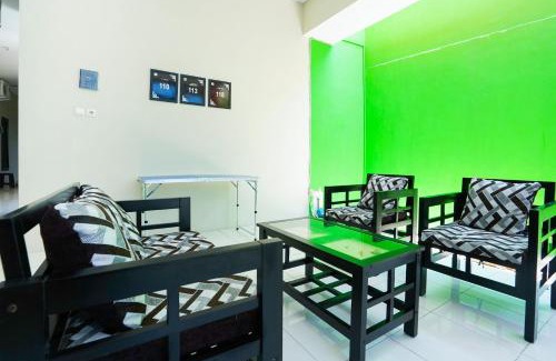 Surabaya Hotel | OYO Life 3078 Kost Putri Made