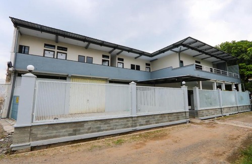 Jember Hotel | OYO Life 3187 Kost Putri Bu Chris