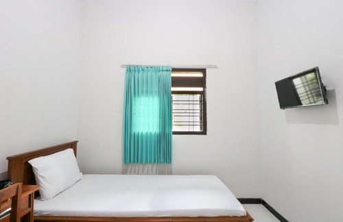 Jember Hotel | OYO Life 3187 Kost Putri Bu Chris