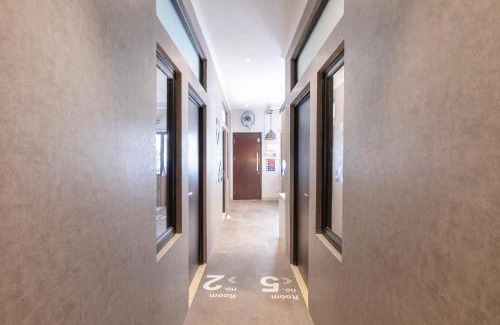 Karawang Hotel | OYO Life 3246 Walnut Inn G-10