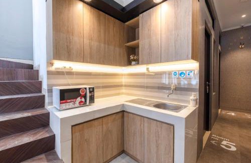 Karawang Hotel | OYO Life 3246 Walnut Inn G-10