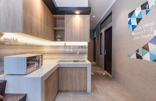 Karawang Hotel | OYO Life 3246 Walnut Inn G-10