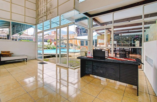 Ngaglik Hotel | OYO Life 90077 Live Homestay