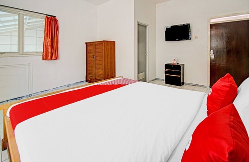 Ngaglik Hotel | OYO Life 90077 Live Homestay