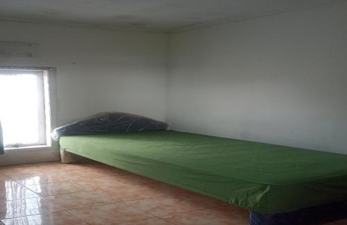 Garut Hotel | OYO Life 91339 Pondok Kost Aulia Syariah