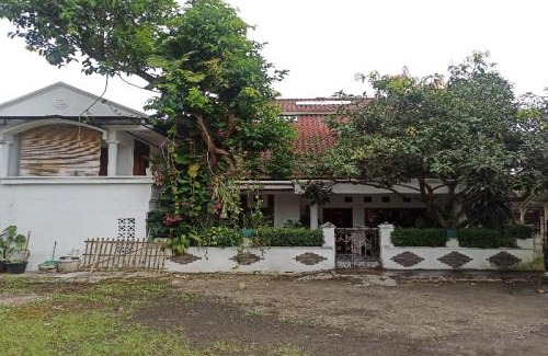 Garut Hotel | OYO Life 91339 Pondok Kost Aulia Syariah