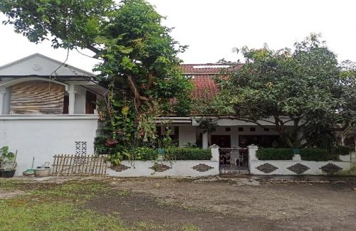 Garut Hotel | OYO Life 91339 Pondok Kost Aulia Syariah