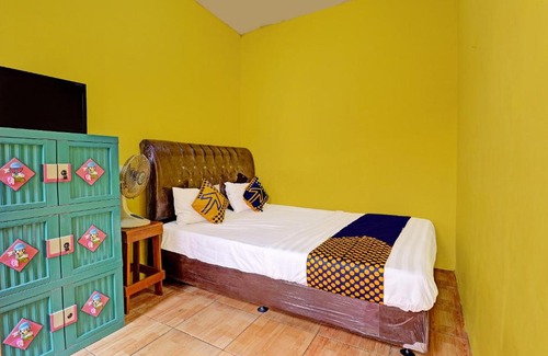 Java Hotel | OYO Life 91478 Wisma Aura Syariah