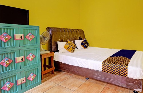 Java Hotel | OYO Life 91478 Wisma Aura Syariah