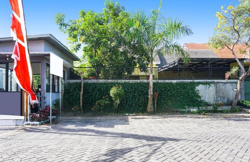 Sidoarjo Hotel | OYO Life 91544 Homestay Biru Blukid
