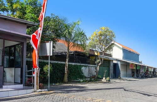 Sidoarjo Hotel | OYO Life 91544 Homestay Biru Blukid