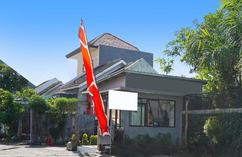 Sidoarjo Hotel | OYO Life 91544 Homestay Biru Blukid