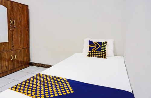 Pandaan Hotel | OYO Life 91896 Kost Bu Dewi Syariah