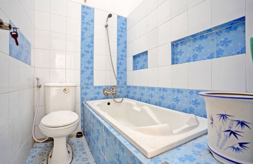 Surabaya Hotel | OYO Life 92030 Ef Palm Guest House Family