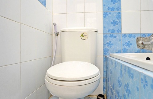 Surabaya Hotel | OYO Life 92030 Ef Palm Guest House Family