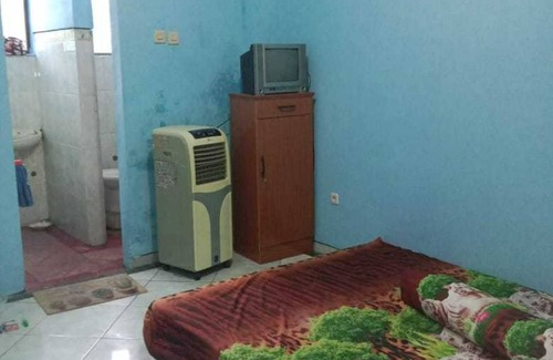 Gubeng Hotel | OYO Life 92104 Hotel Moris Syariah