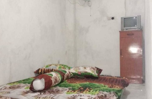 Gubeng Hotel | OYO Life 92104 Hotel Moris Syariah